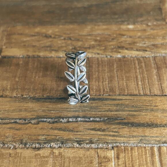 Vintage Sterling Silver Leaf Wreath Band Ring Size 8 - Picture 2 of 3